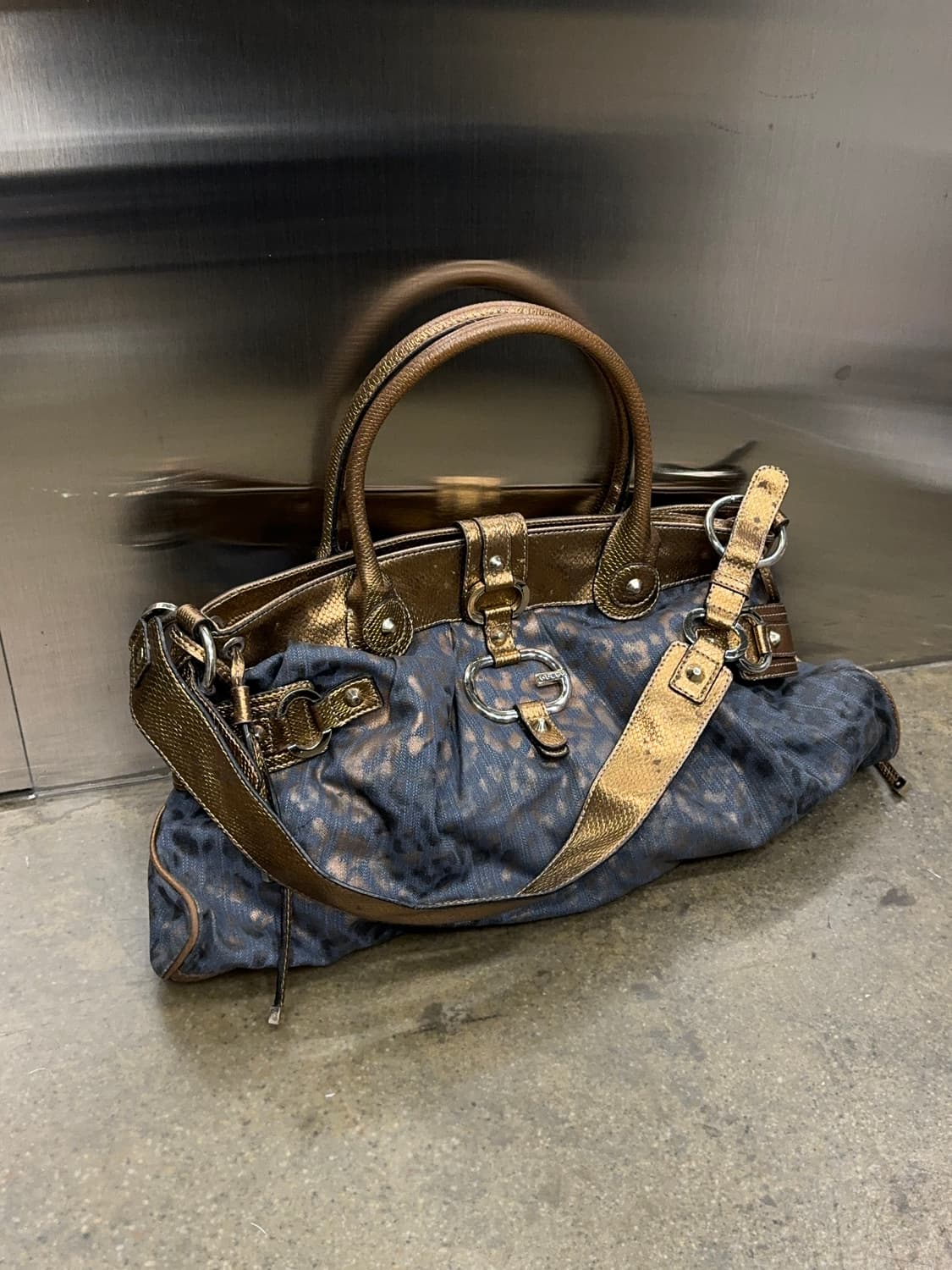 Guess rare blue gold tote bag 상품이미지1