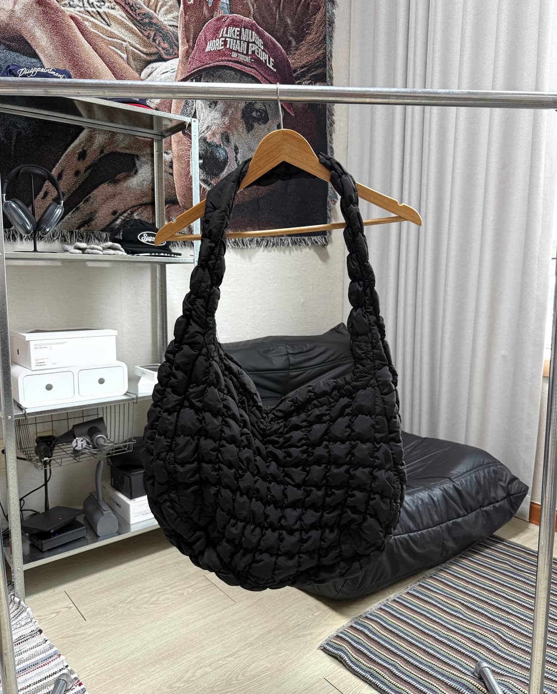 코스 퀼티드 오버사이즈 숄더백 상품이미지1