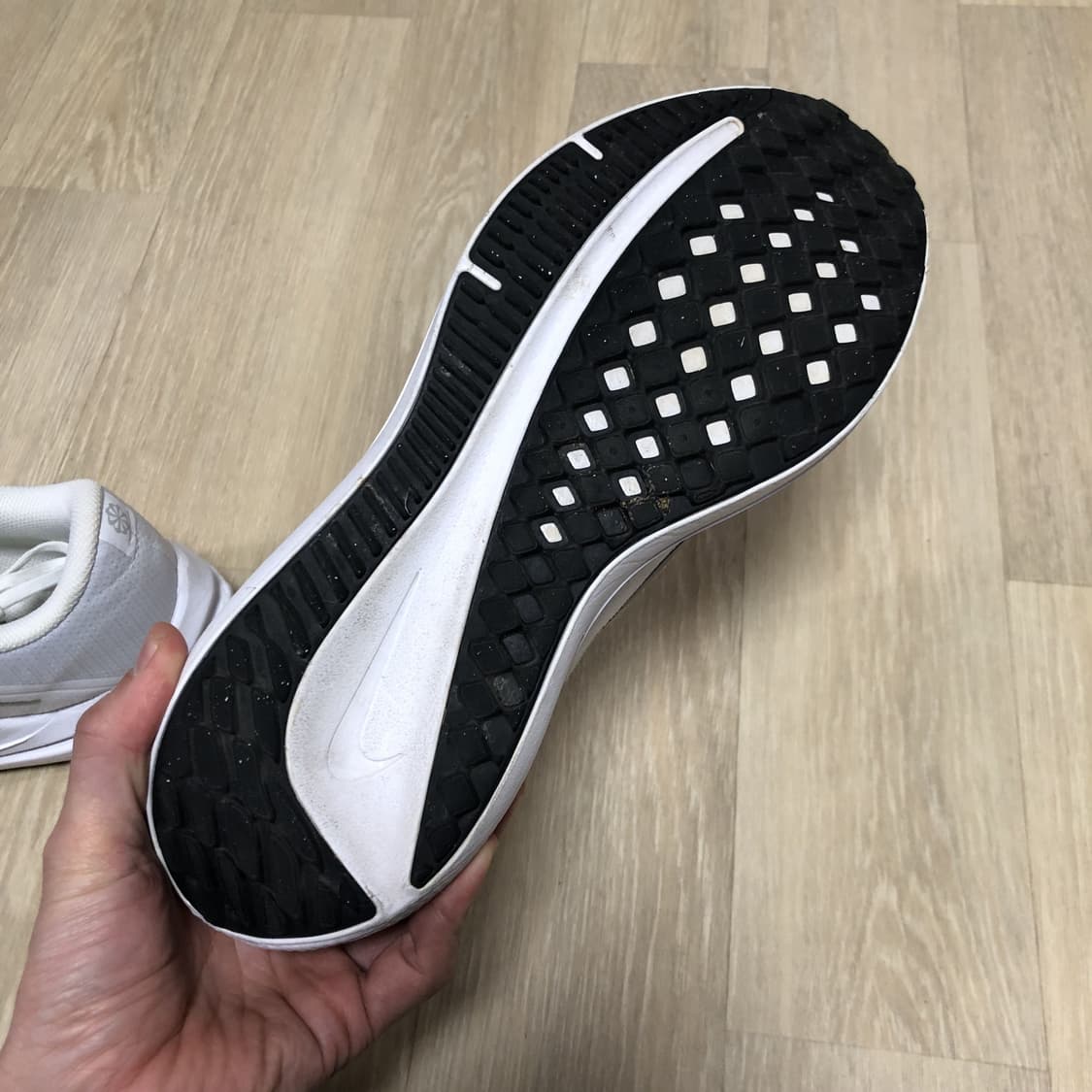 (280) 나이키 NIKE 에어 윈플로 10 화이트 실버 러닝화 런닝화  상품이미지5