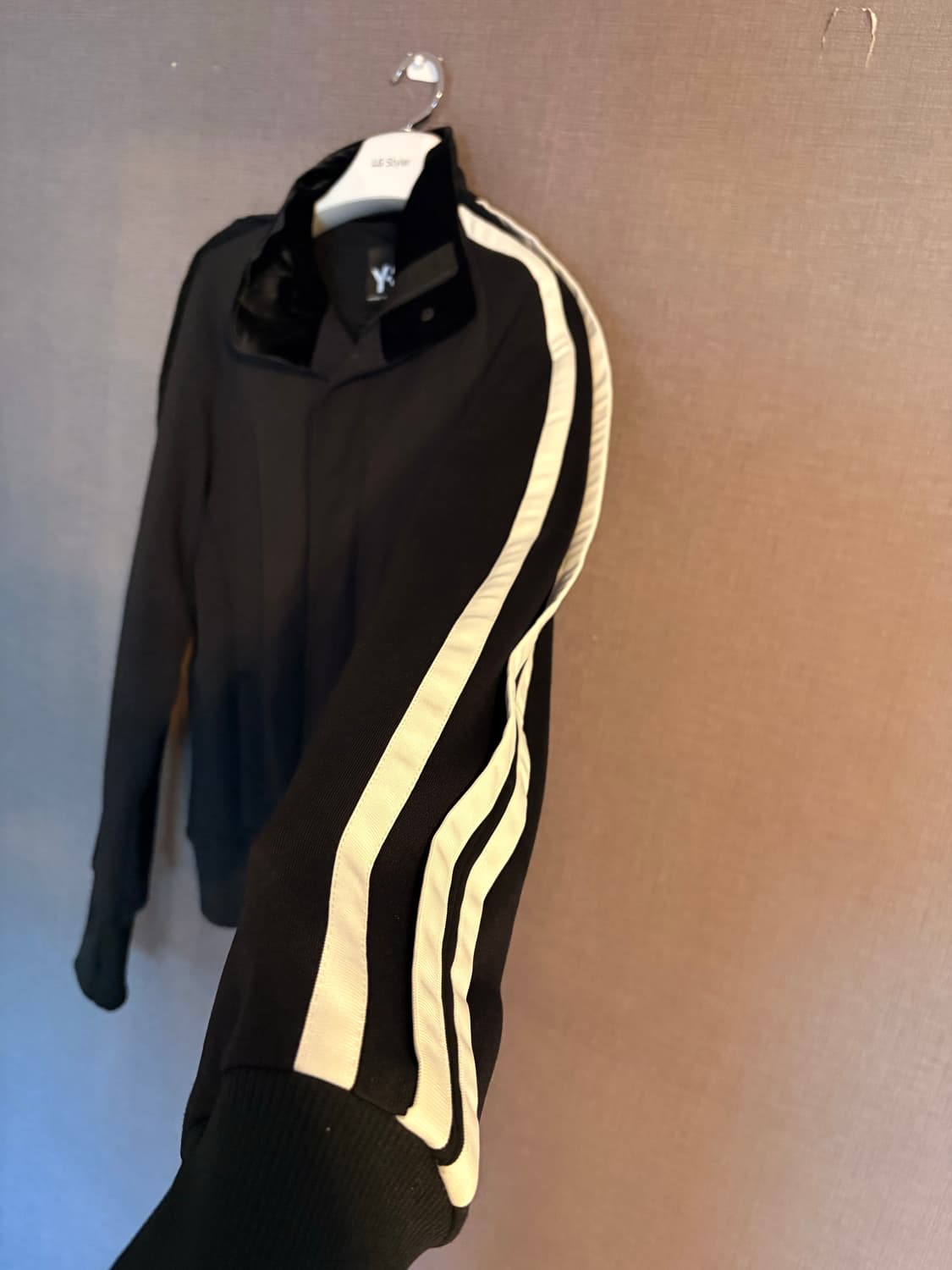 Y-3 블랙 삼선 벨벳 카라 집업 자켓  상품이미지4