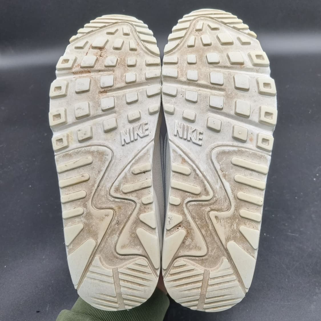 나이키 에어맥스 90 퓨추라스니커즈235. 상품이미지3