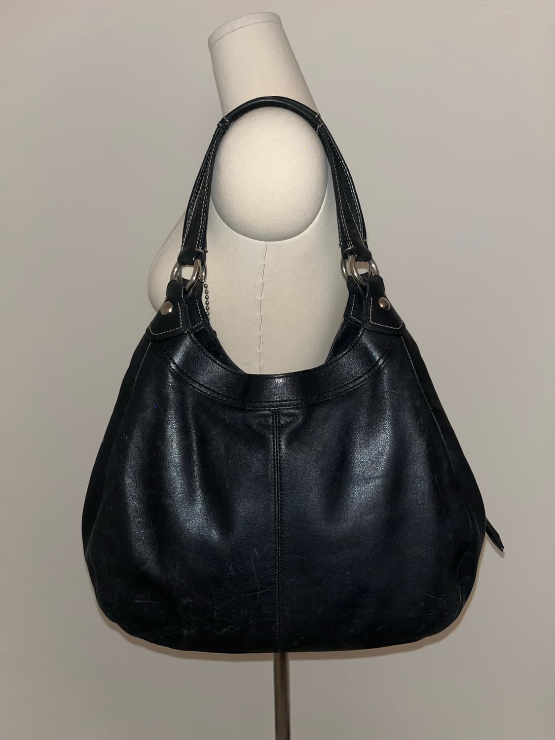 Coach All Black Hobo Bag 상품이미지4