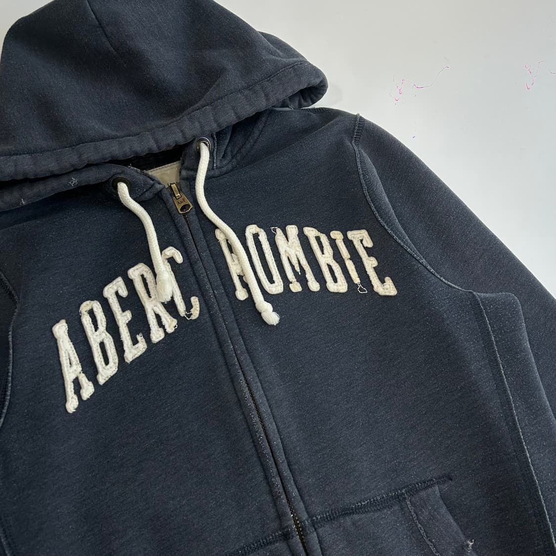 Abercrombie 아베크롬비 아이보리 그런지 로고 네이비 후드집업   상품이미지4