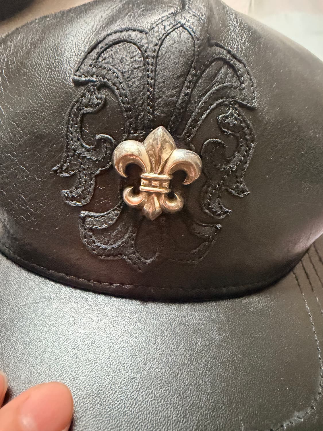 크롬하츠 플레어 참 레더 트리커 햇 상품이미지1