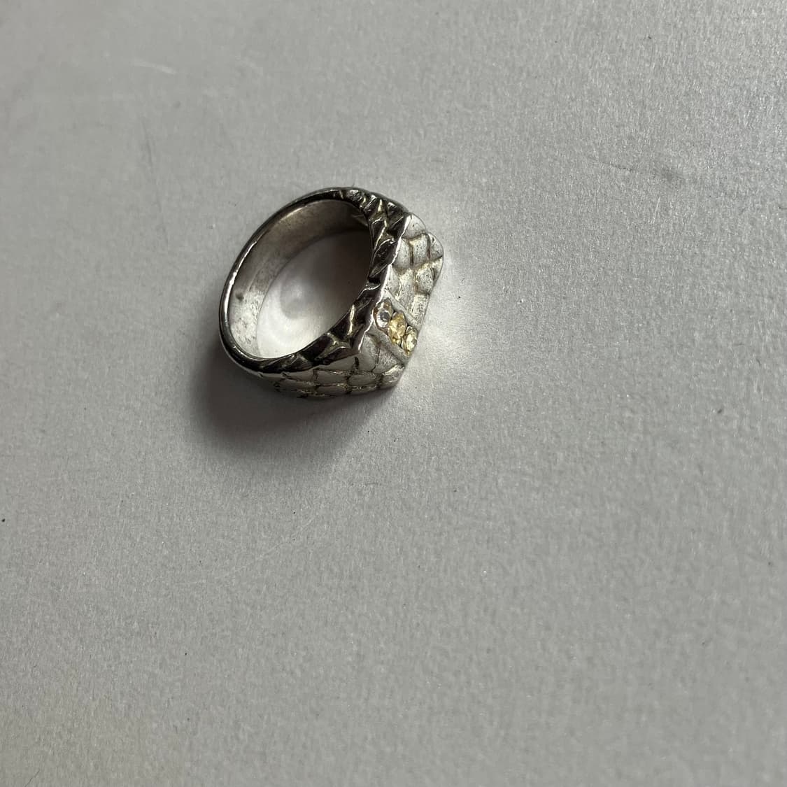 뱀피 텍스쳐 링 상품이미지1