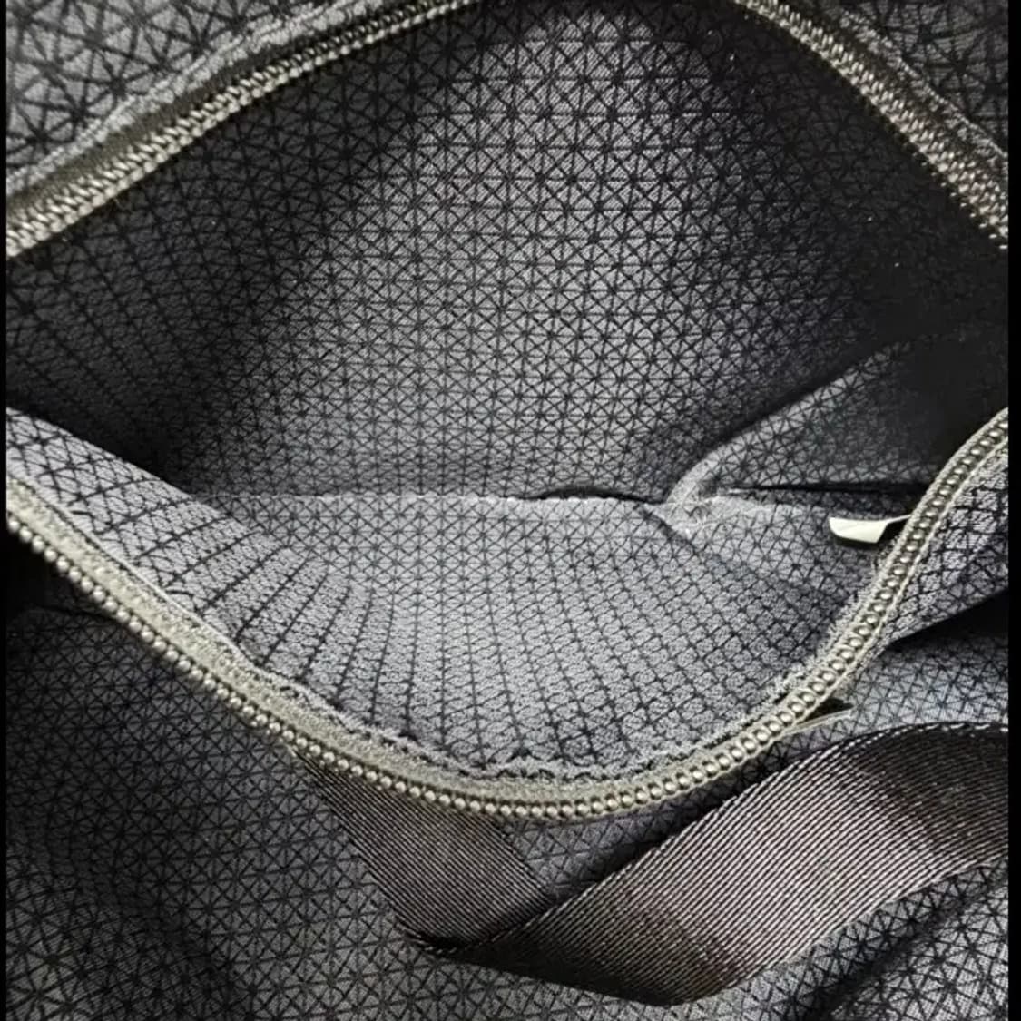 바오바오 이세이미야케 루프 매트 숄더백 상품이미지7