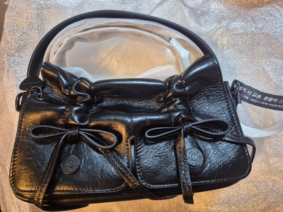 (새상품) 아크네스튜디오 멀티포켓 마이크로백 상품이미지1