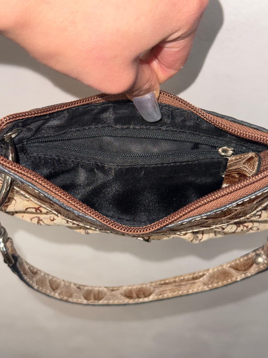 Guess brown logo mini shoulder bag 상품이미지5