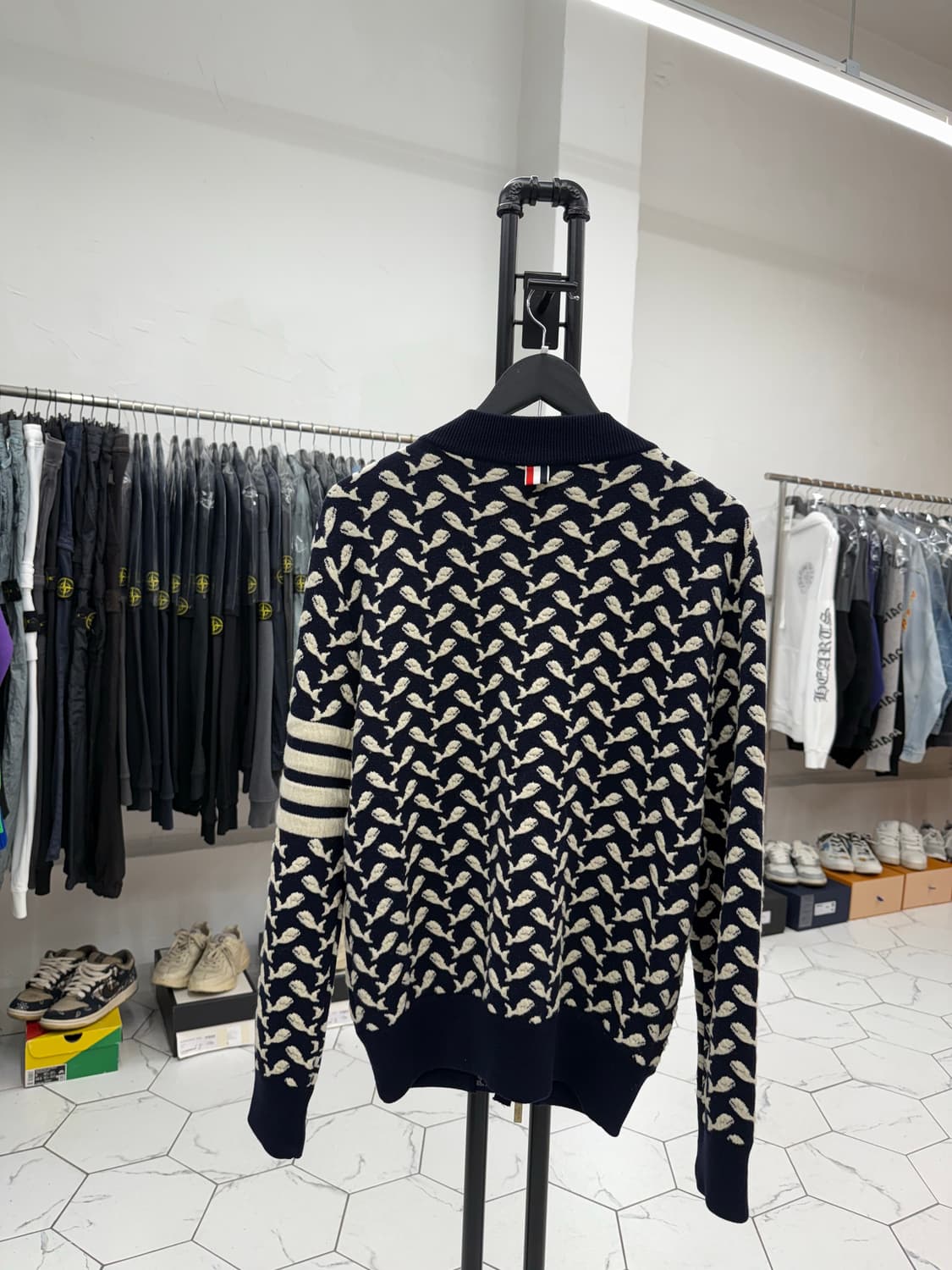 [3] 톰브라운 캐시미어 고래 이정재 니트집업 상품이미지2