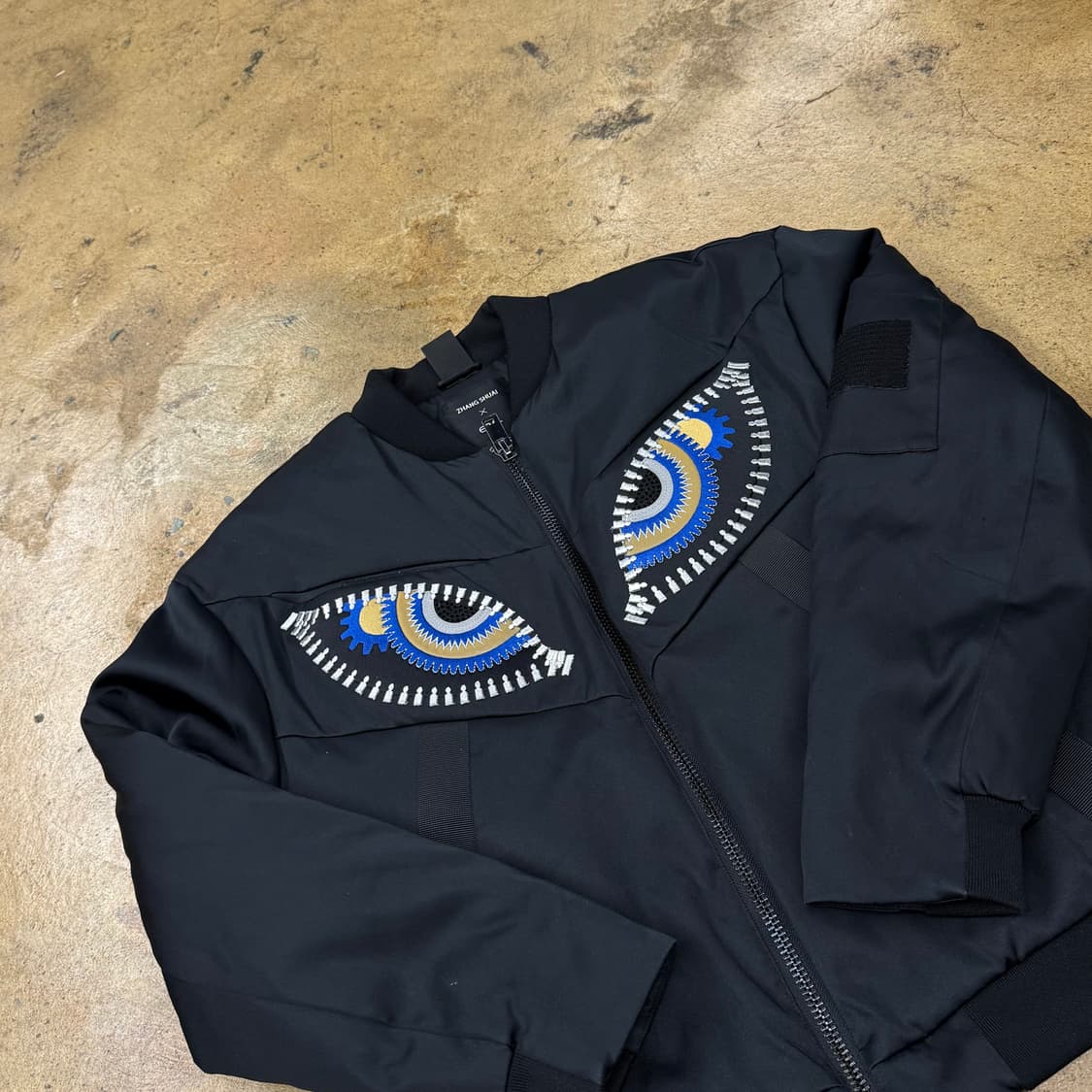 [정품/L] ZHANG SHUAI 눈 자수 블랙 봄버 자켓 b18 상품이미지1