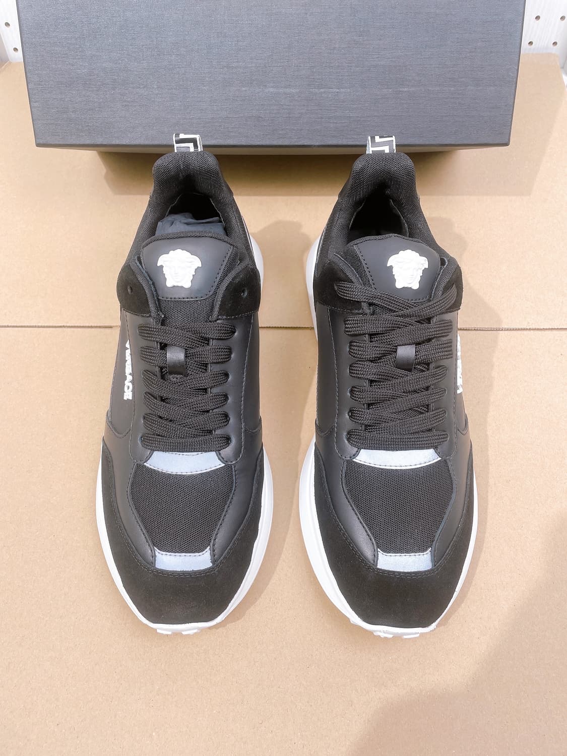 (정품/새상품) 베르사체 남성 블랙 화이트 메두사 스니커즈 상품이미지4