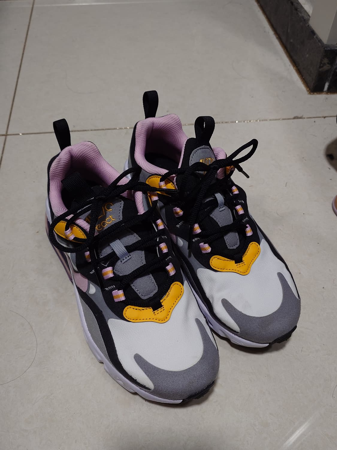 [230] 나이키 에어맥스 270 운동화 멀티컬러 상품이미지2