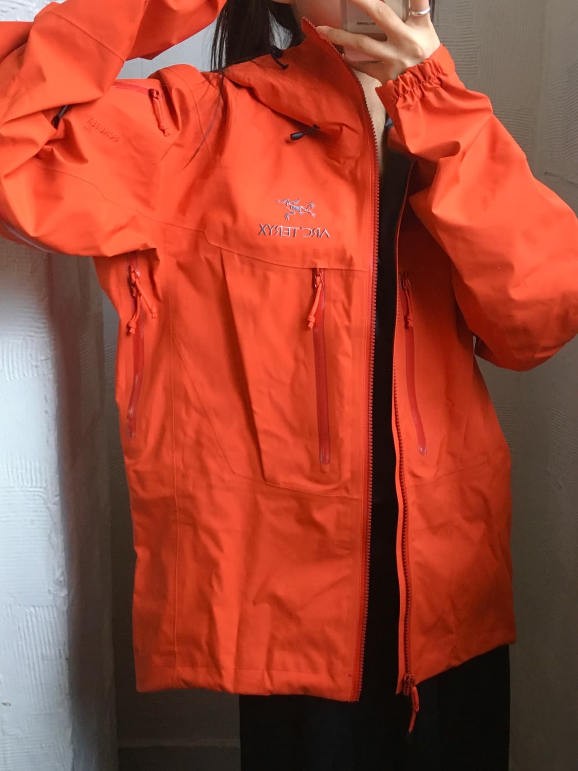 Arcteryx 아크테릭스 레드오렌지 알파 SV 고어텍스 자켓 상품이미지2