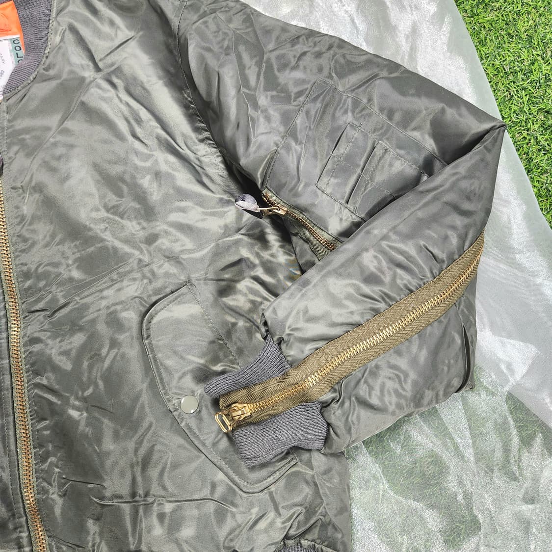 CROSS COLOURS 빈티지 MA-1 항공점퍼 / 오버핏 카키 상품이미지4