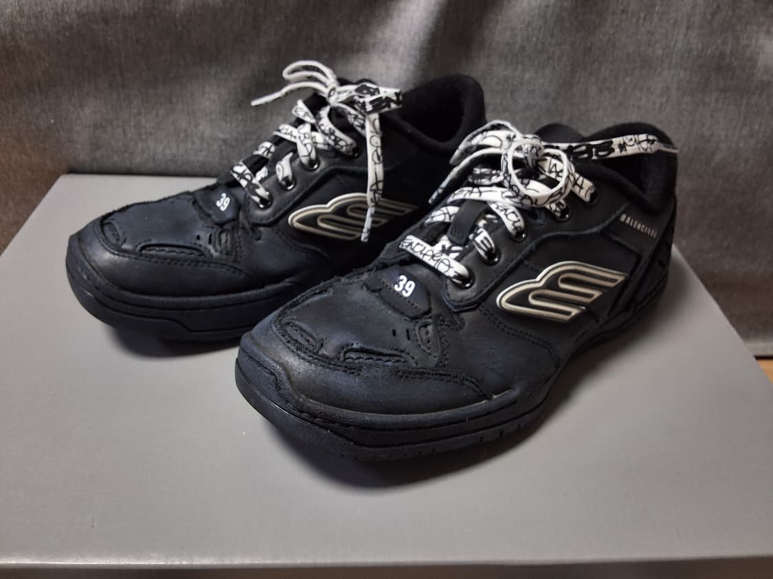 [새상품급] 발렌시아가 햄튼스 스니커즈 원아웃 39 상품이미지1