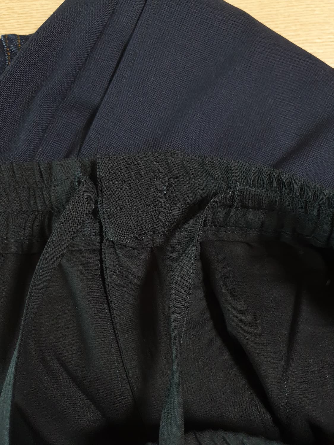 (78) 타임옴므 블랙 원턱 밴딩 릴렉스핏 슬랙스 상품이미지4