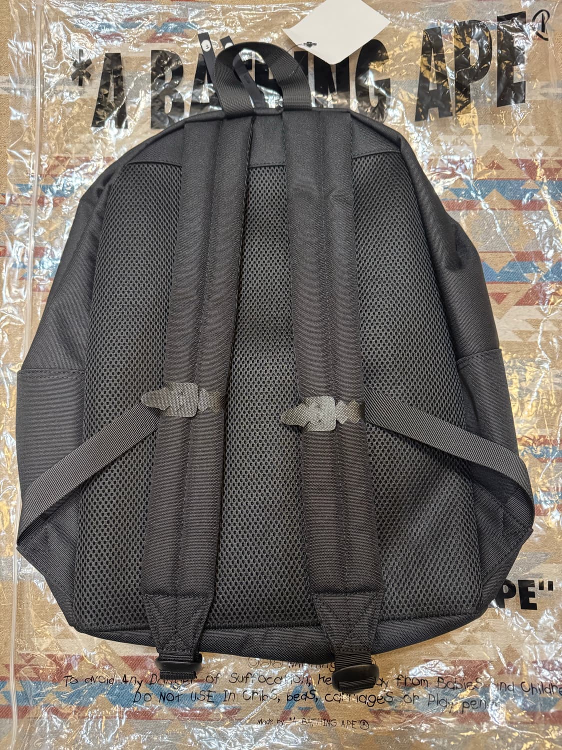 [OS] 베이프 x 꼼데가르송 오사카 백팩 블랙  상품이미지4