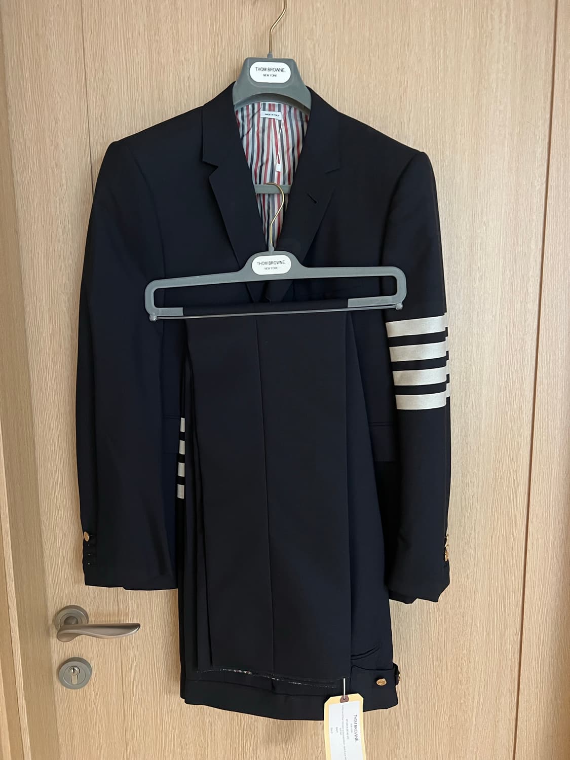 톰브라운 4선 수트 셋업 네이비 새상품 상품이미지3