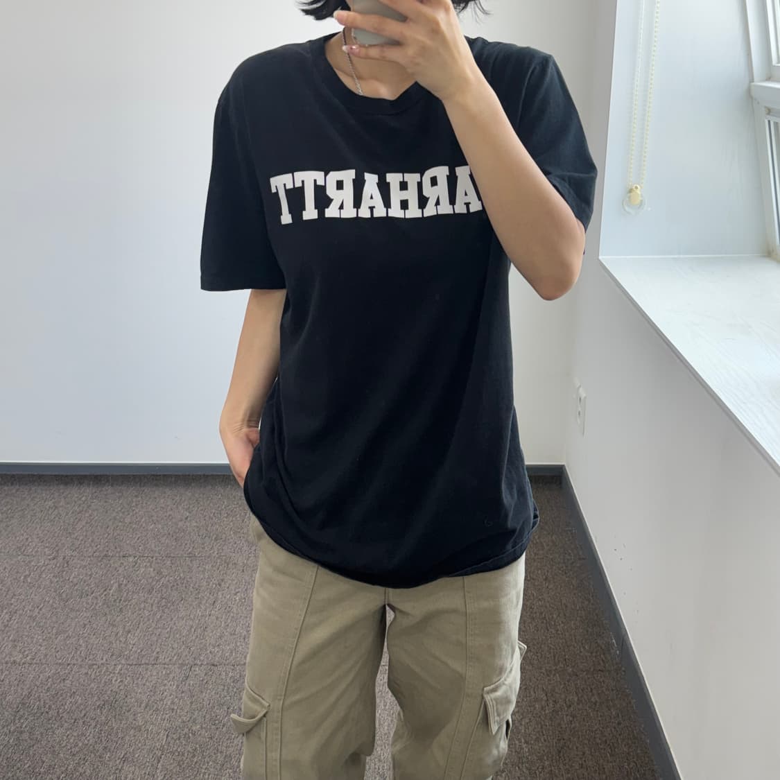 Carhartt 칼하트 스펠아웃 로고 블랙 반팔티 상품이미지1
