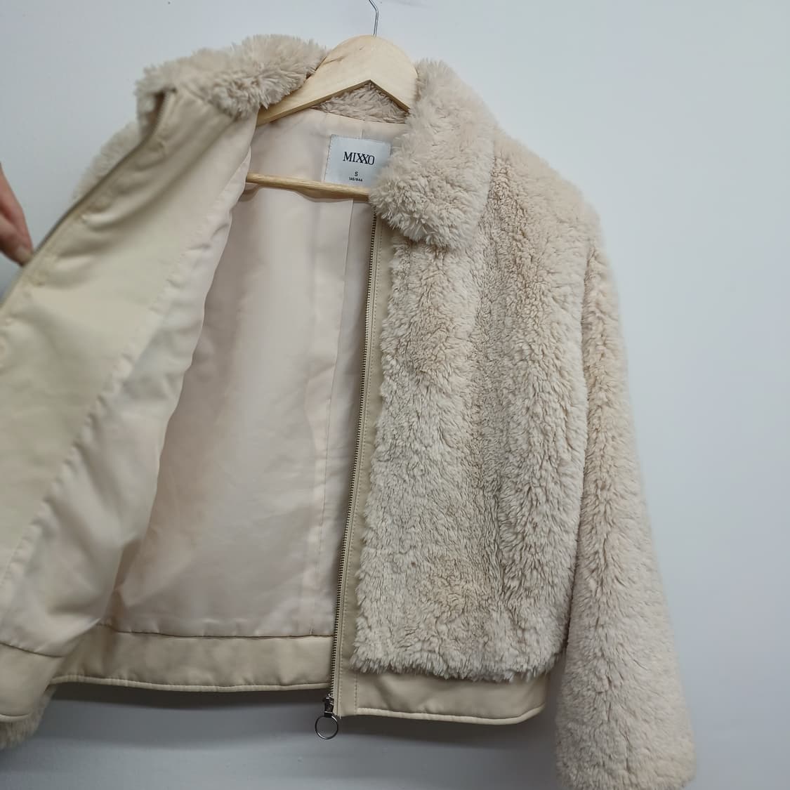 믹쏘 페이크퍼 집업 자켓 S
 상품이미지3