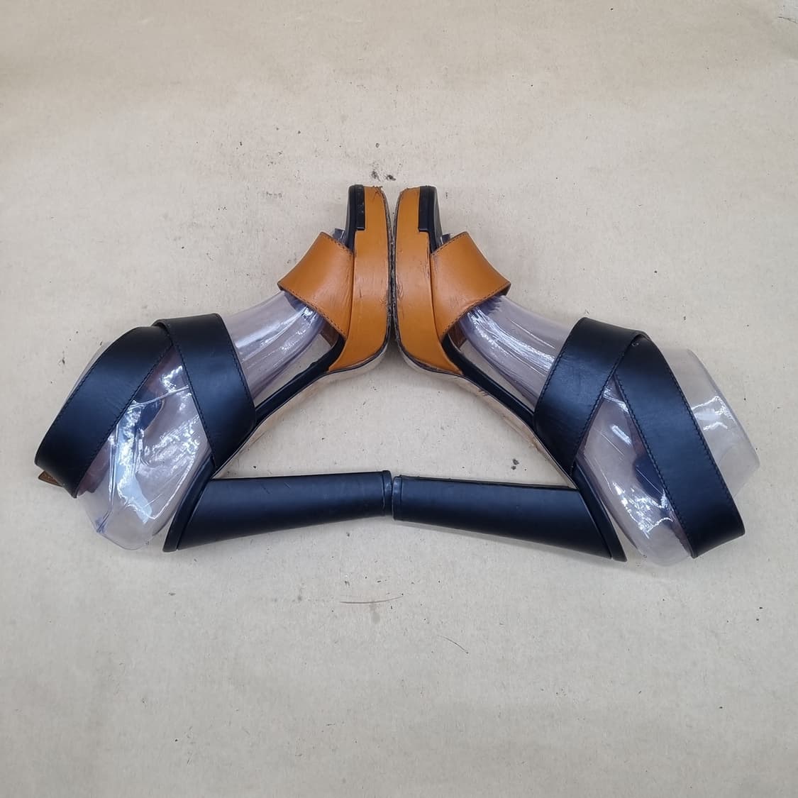 팬디 여성 힐샌들37.5 245 굽13 상품이미지5