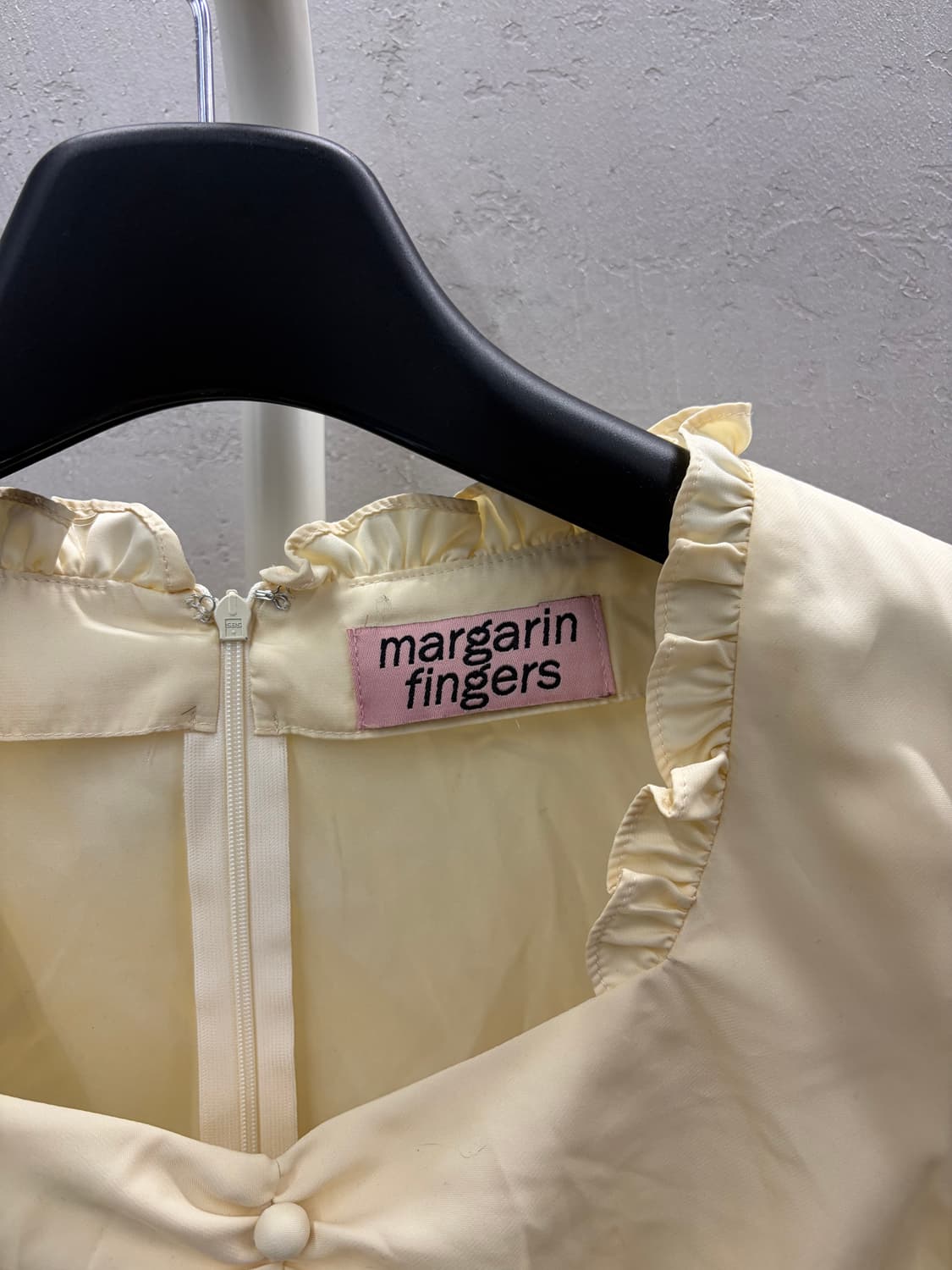 margarin fingers 아이보리 프릴 블라우스 상품이미지3