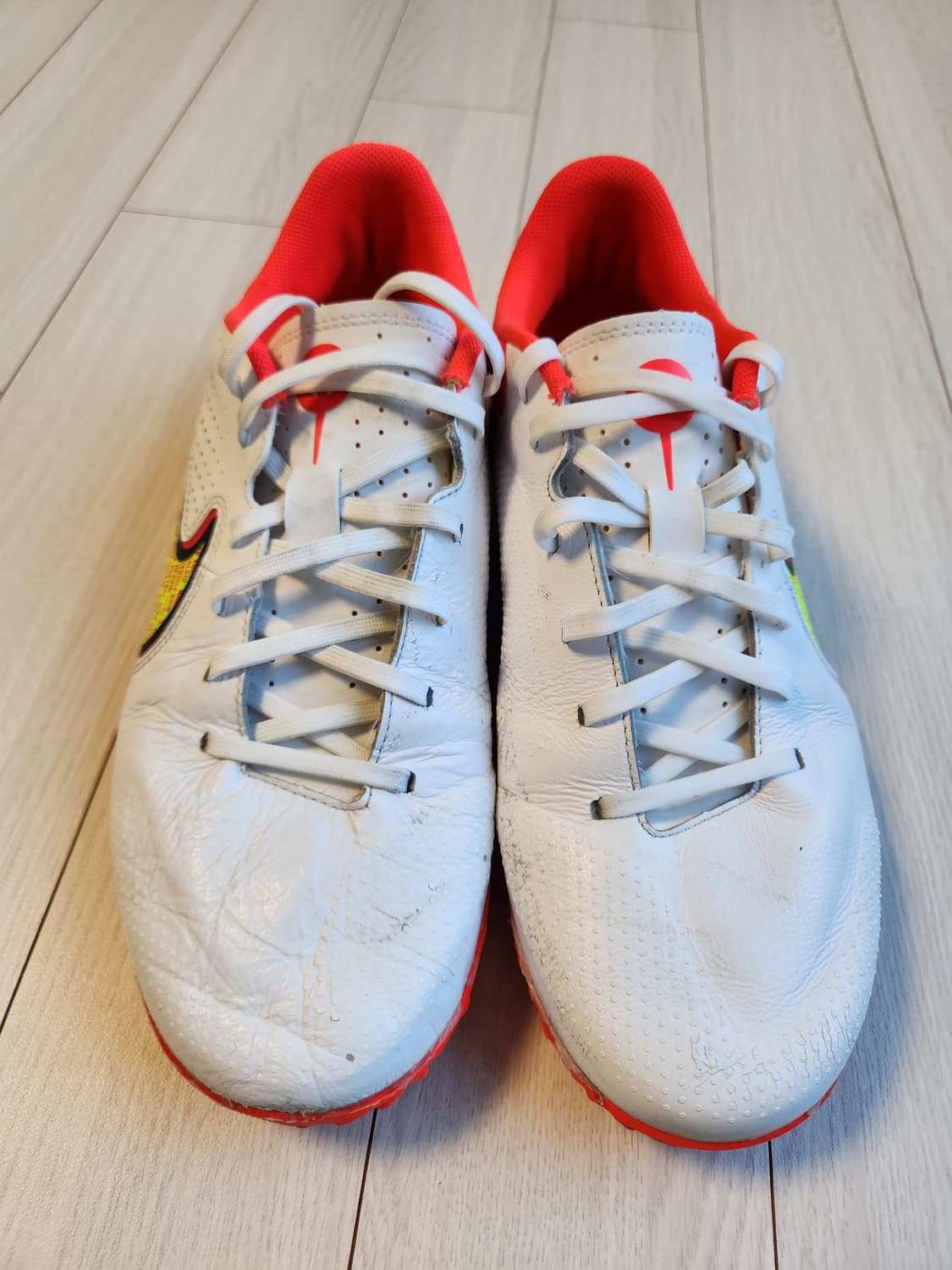 나이키 티엠포 레전드 9 아카데미 TF DA1191-176 사이즈265
 상품이미지2