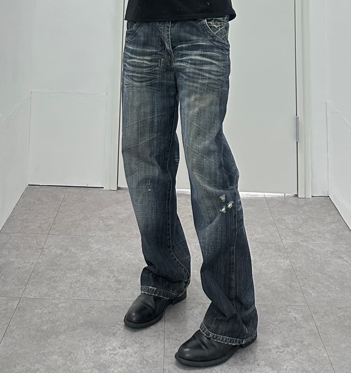 Vintage destroyed fade lines jeans 상품이미지3