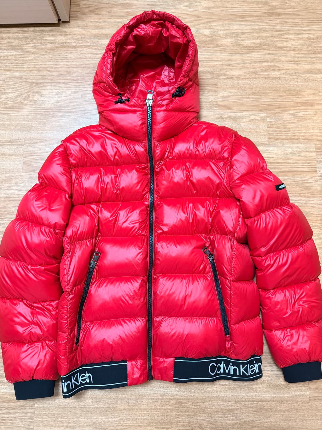 켈빈클라인 유광 패딩 상품이미지1