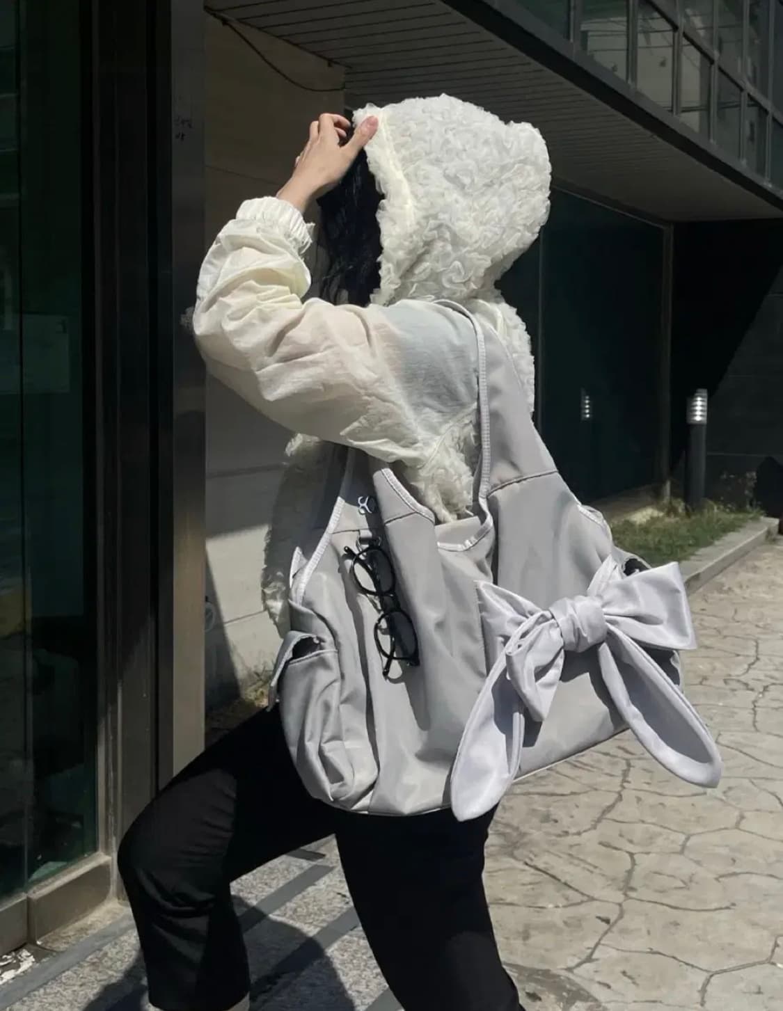 시월107 보유숄더백 라이트그레이 상품이미지1