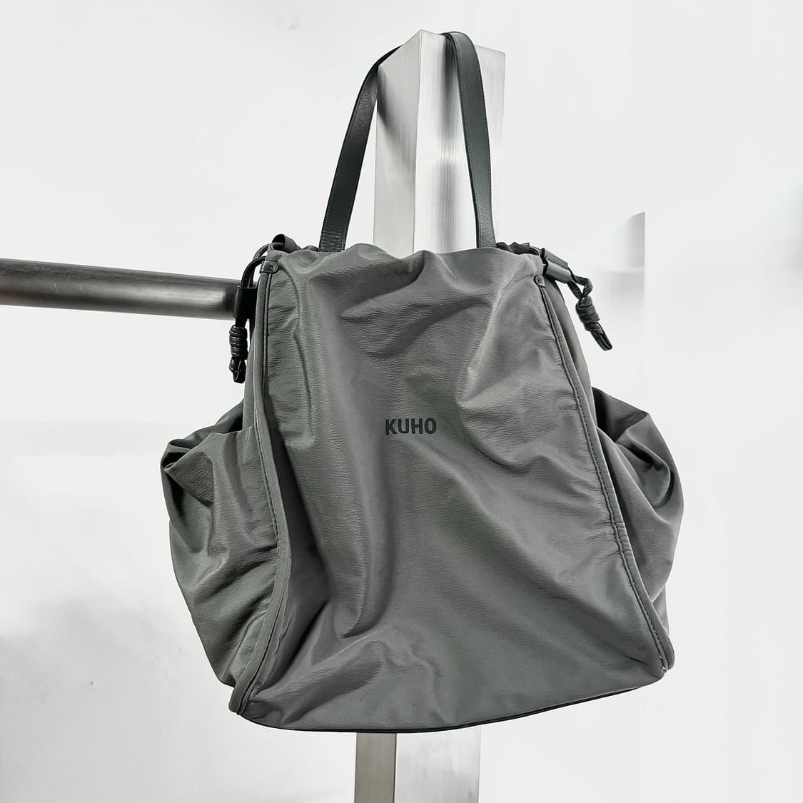 구호 KUHO 나일론 레더 스트링 토트백 상품이미지1