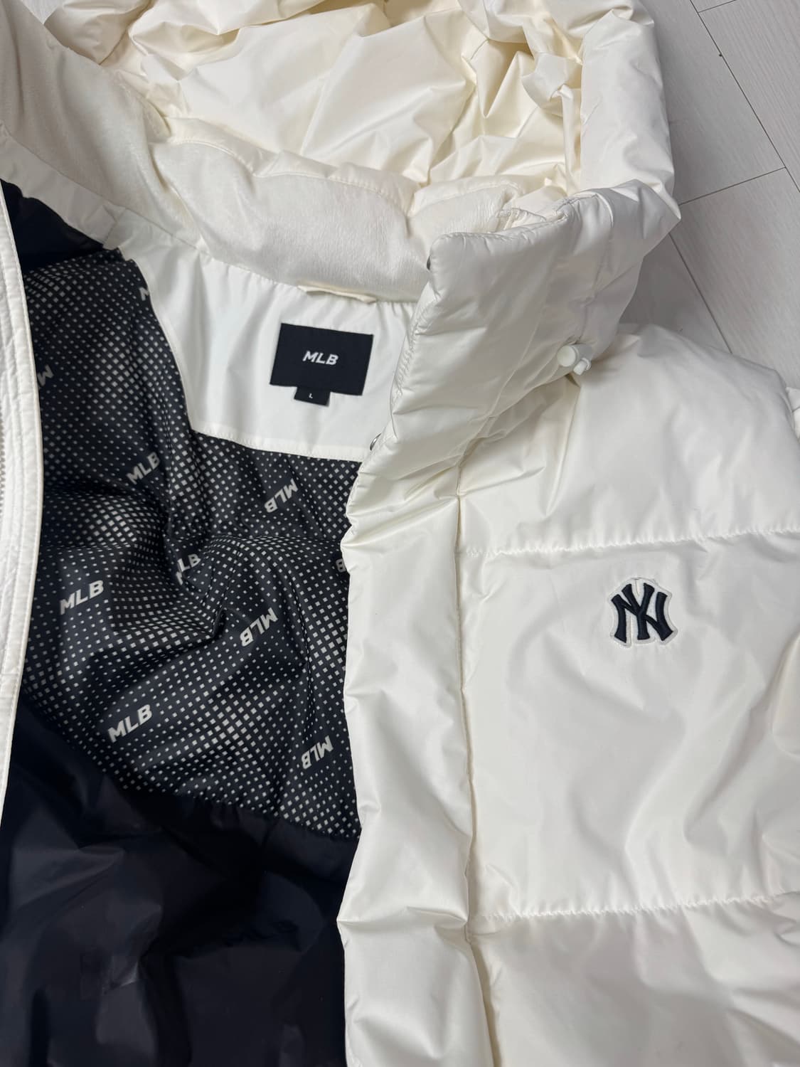 MLB 뉴욕 양키스 롱패딩 화이트 L 상품이미지3