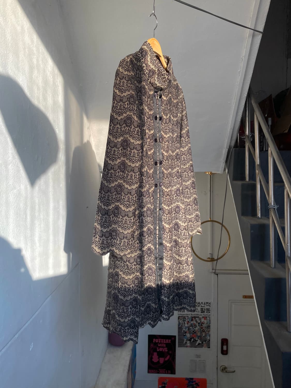 레이스 펀칭 디테일 빈티지 코트 상품이미지4