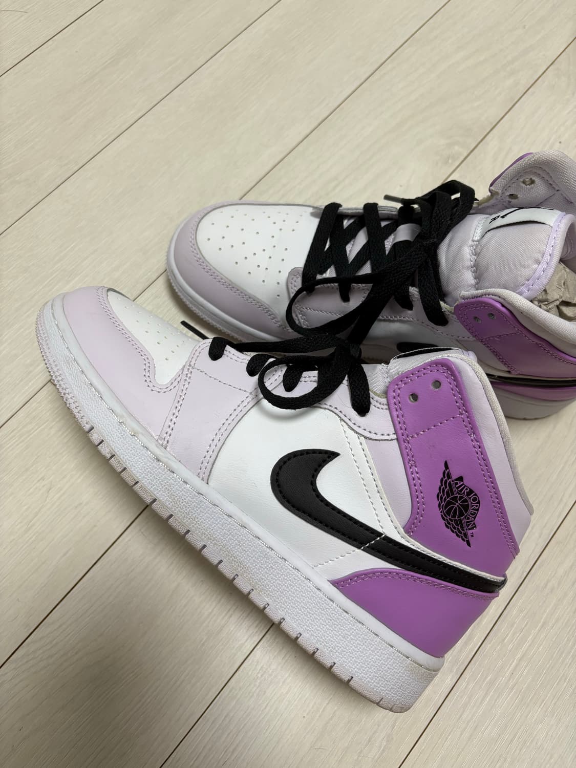 (GS) 나이키 조던 1 미드 베얼리 그레이프 화이트 상품이미지4