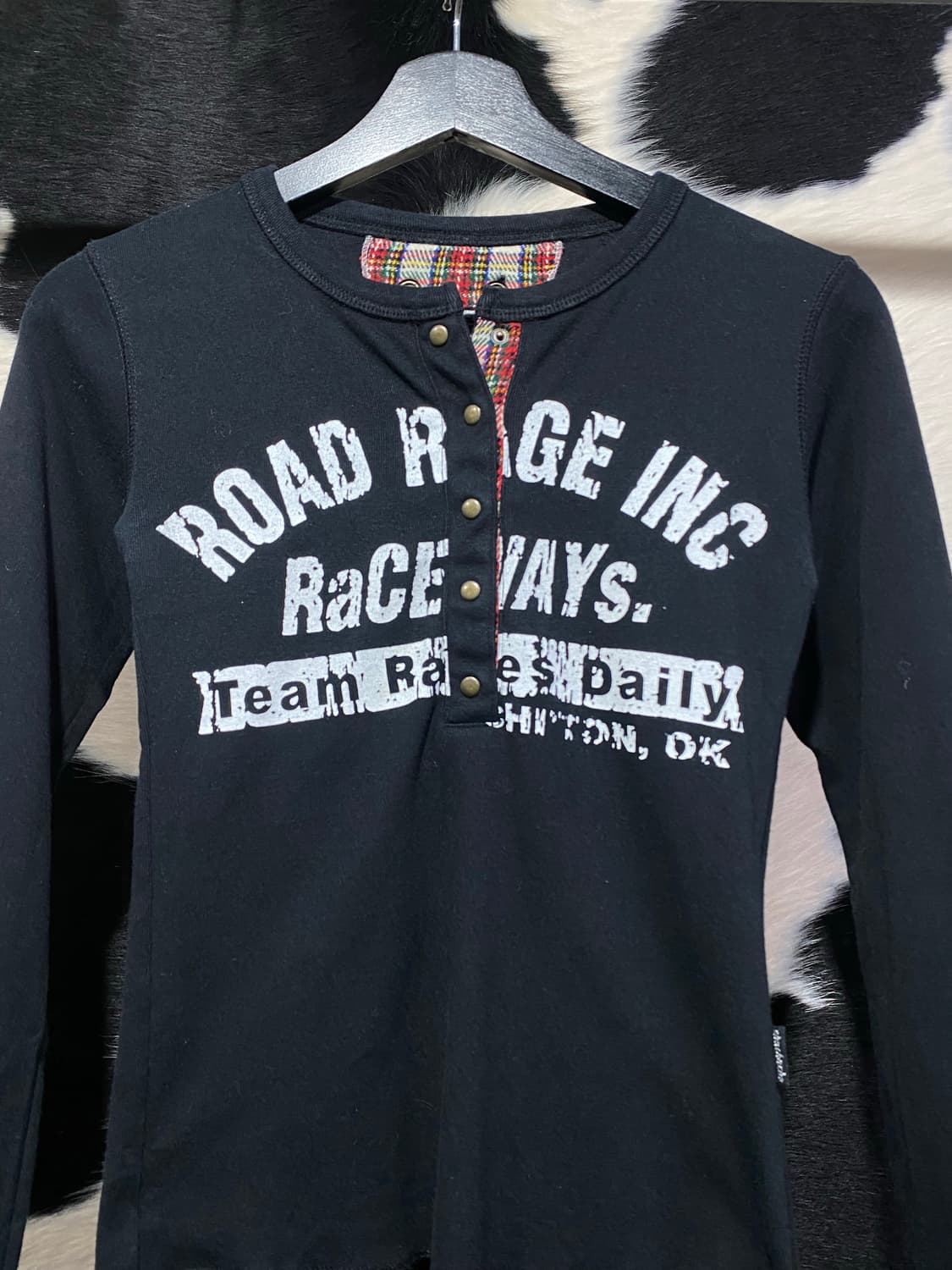 Cha cha cha 레터링 버튼 슬림핏 롱슬리브 상품이미지3