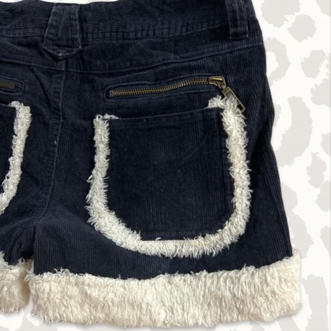 Daily topics gal white fur golden shorts 상품이미지5