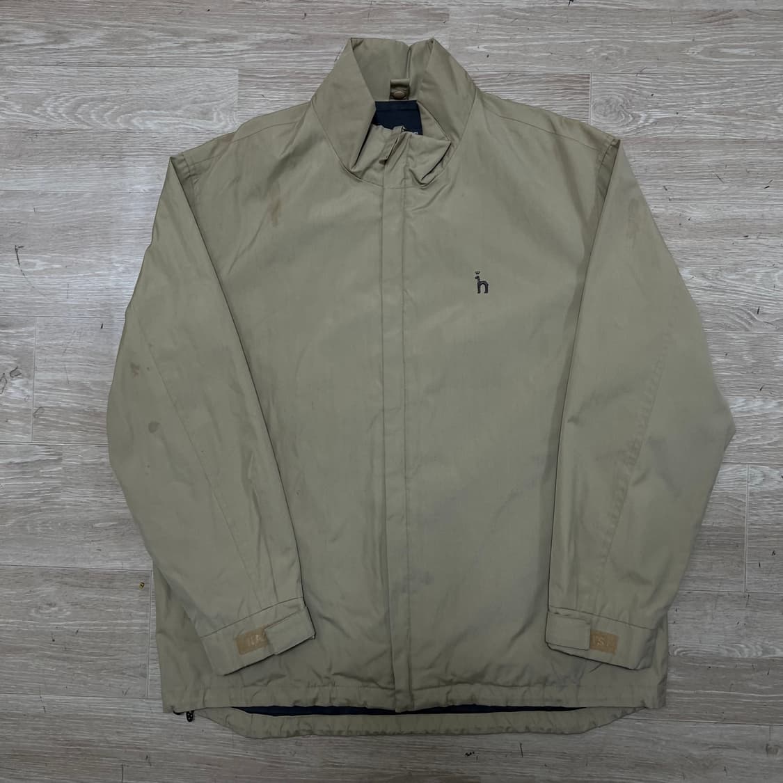 헤지스 자수 로고 스탠드넥 바람막이 집업자켓 [베이지] M/95 상품이미지1