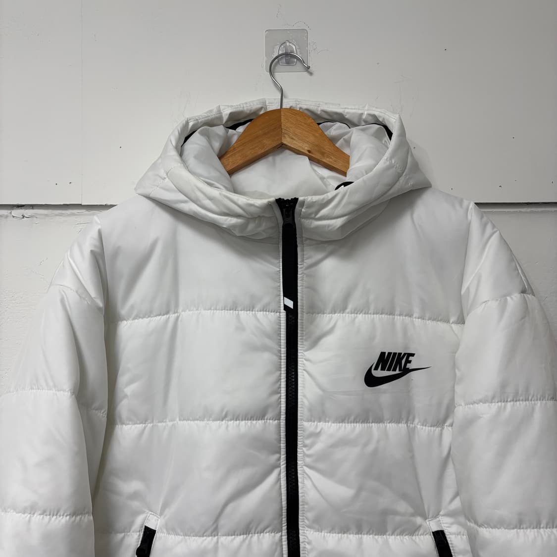 나이키 스우시 화이트 푸퍼 점퍼 상품이미지4