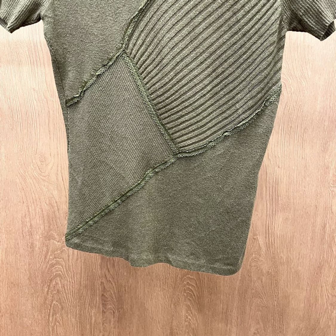 랑방 컬렉션 반팔 니트 레터스 엣지 골지 레이스 디테일 슬림핏 카키 상품이미지5