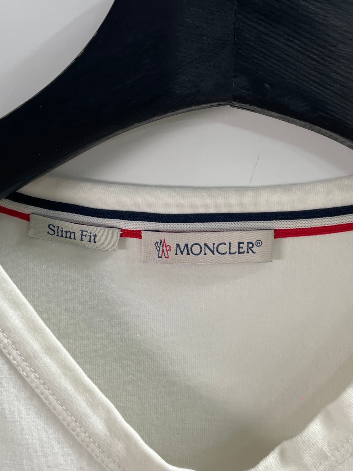 몽클레어 삼선 와펜 브이넥 반팔티 (on.925) 상품이미지5
