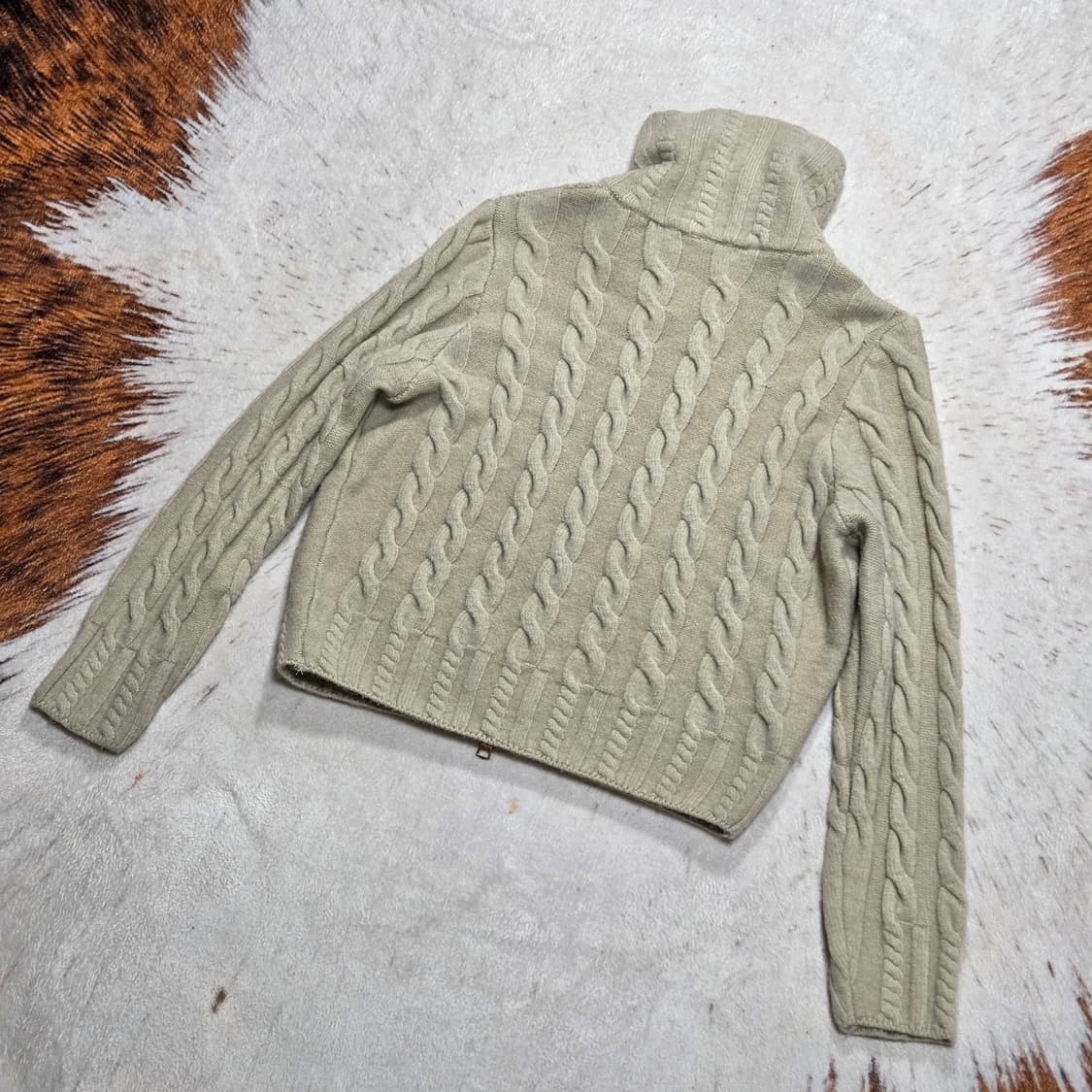 베이지 투웨이 하이넥 꽈배기 니트 집업 상품이미지4