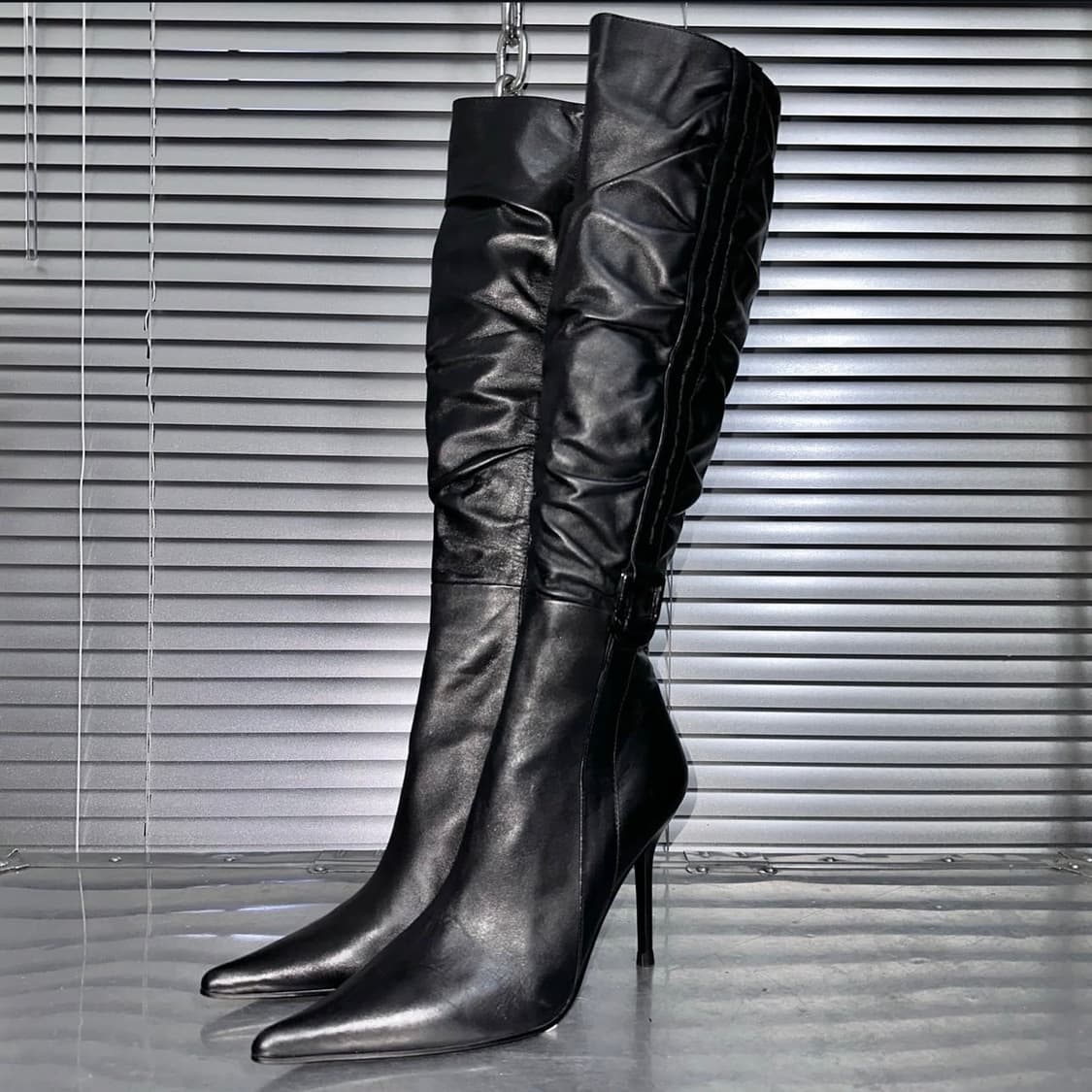 00s 아카이브 가죽 버클 스틸레토 포인트 부츠 상품이미지2