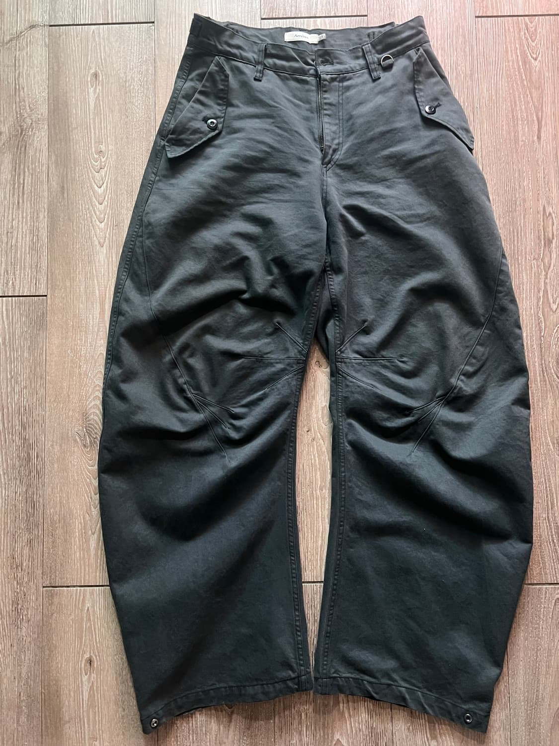 아르빈 트리플 리프 커브드 팬츠 차콜 2사이즈 상품이미지2