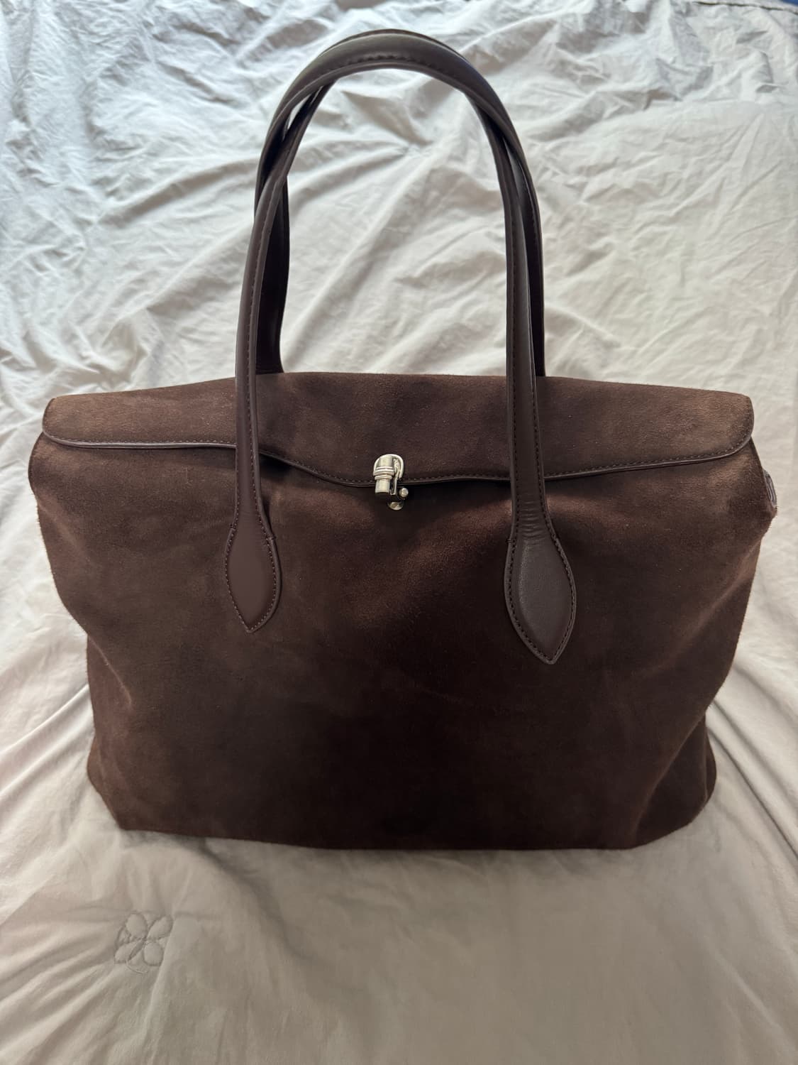 루에브르 24fw 클레 누보 토트백 라지 브라운 스웨이드 상품이미지1