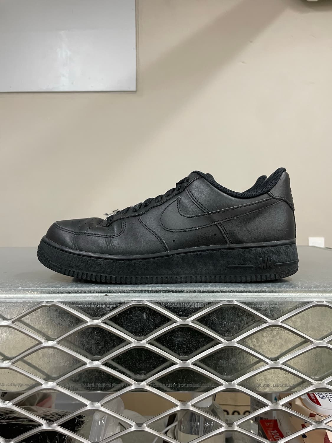나이키 에어포스1 트리플 블랙 255 상품이미지1