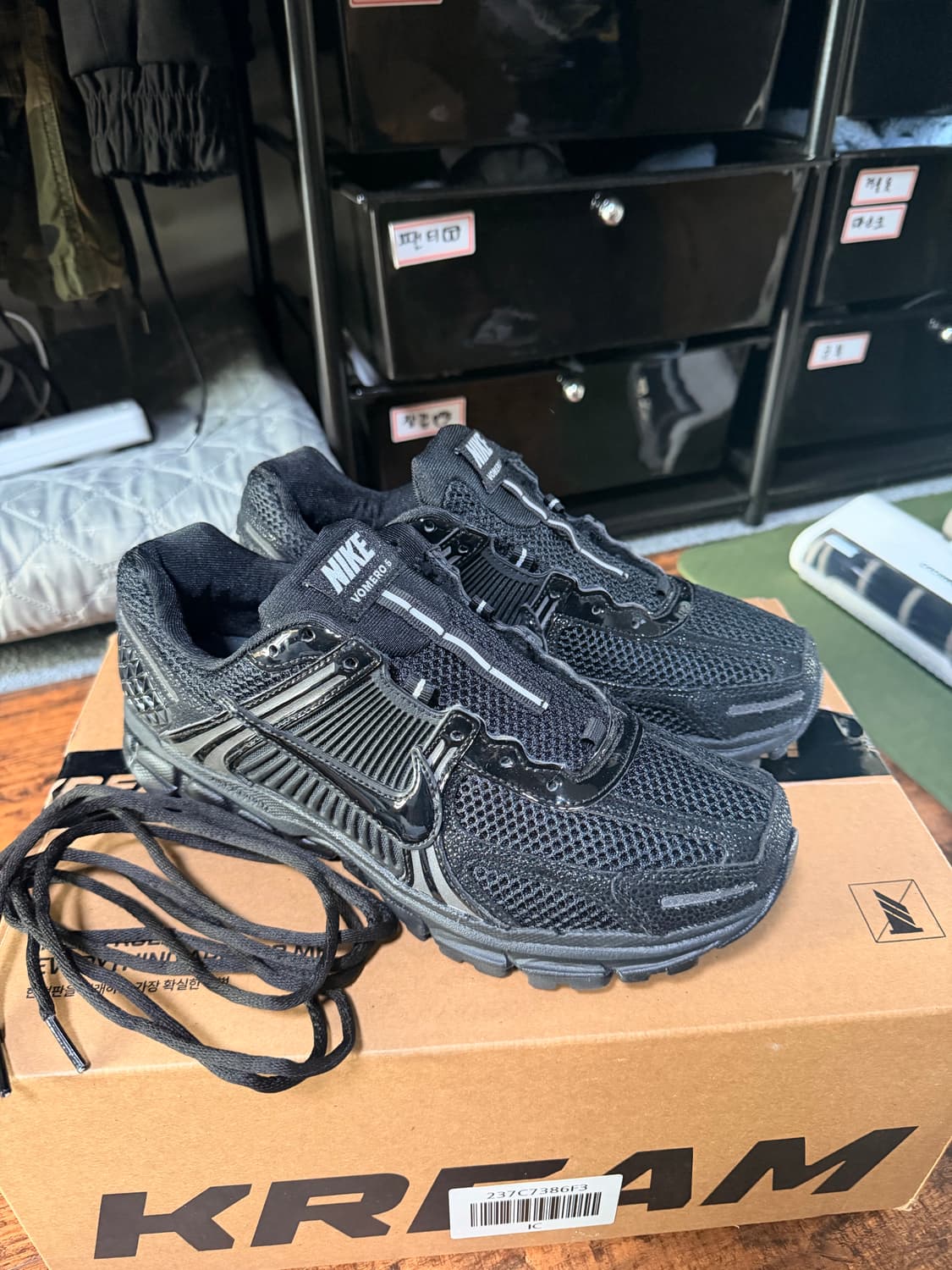 W나이키 줌 보메로 5 블랙 메탈릭 실버 270(남자 사이즈) 상품이미지2