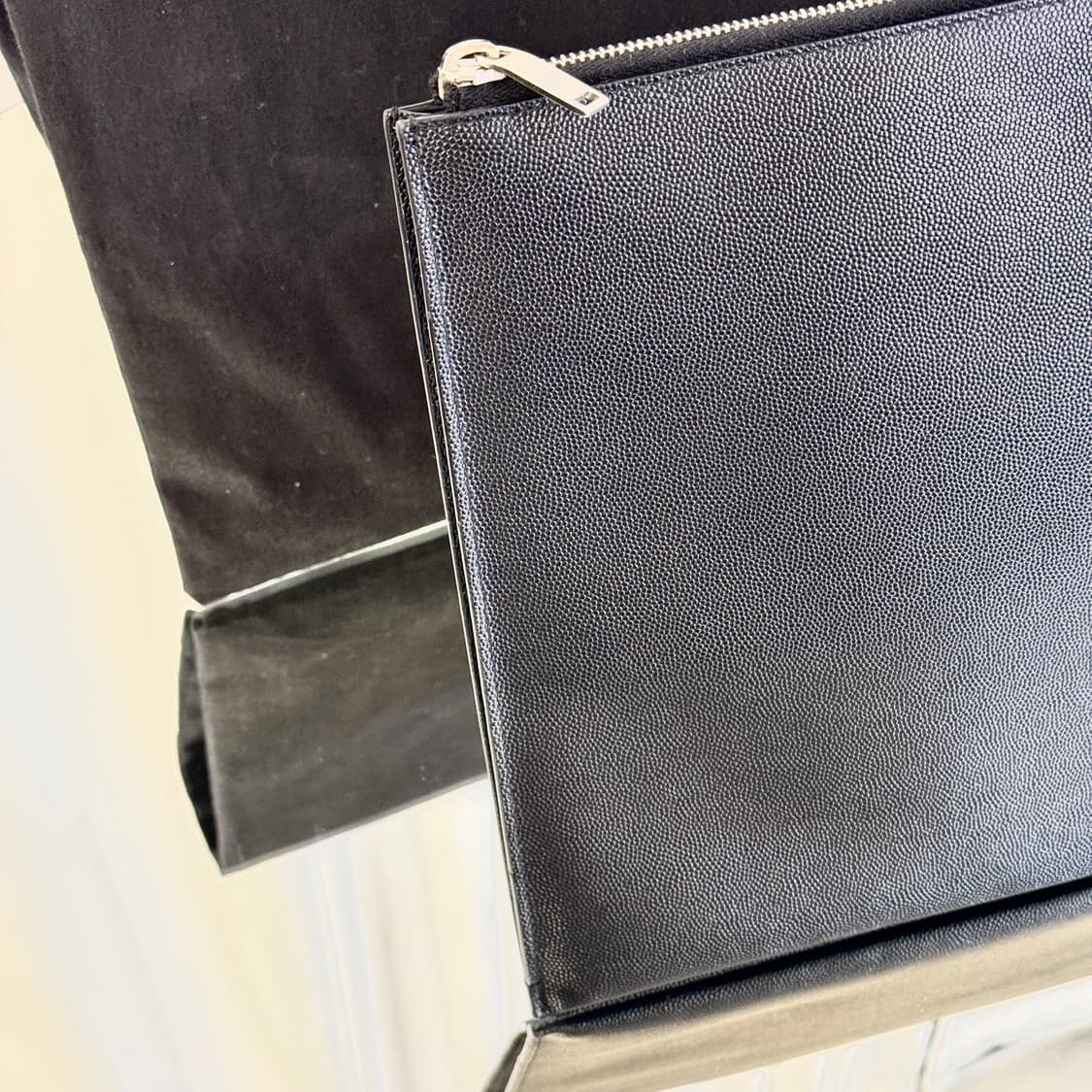 [새상품급] 입생로랑 이니셜 로고 클러치 상품이미지4