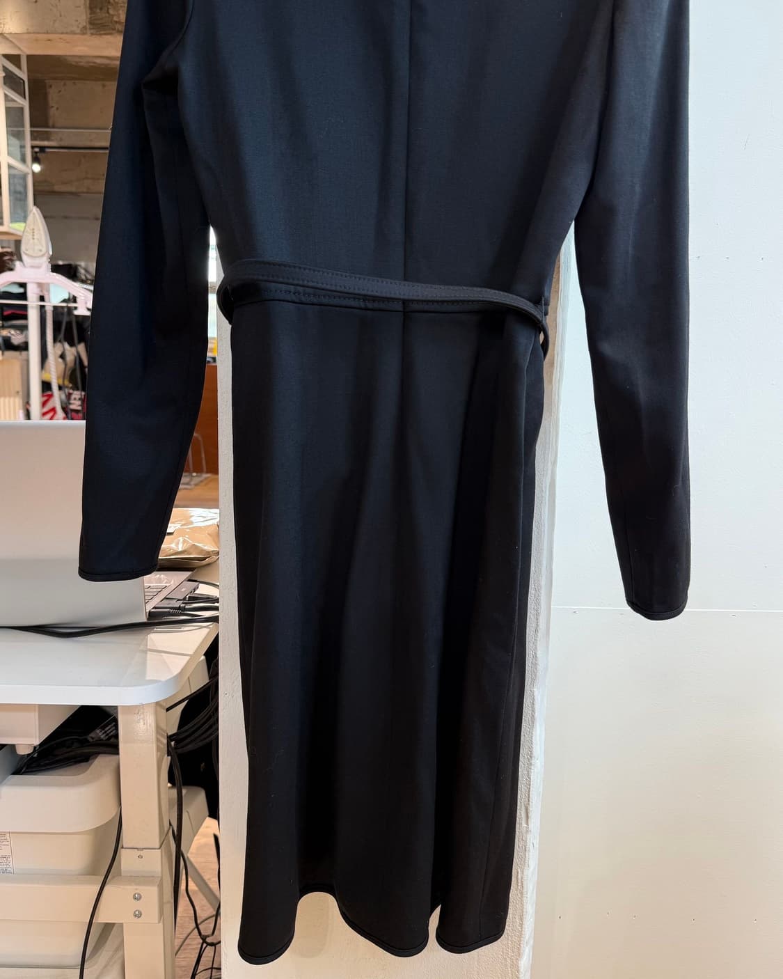 발렌티노 블랙 벨티드 미디 원피스  상품이미지7