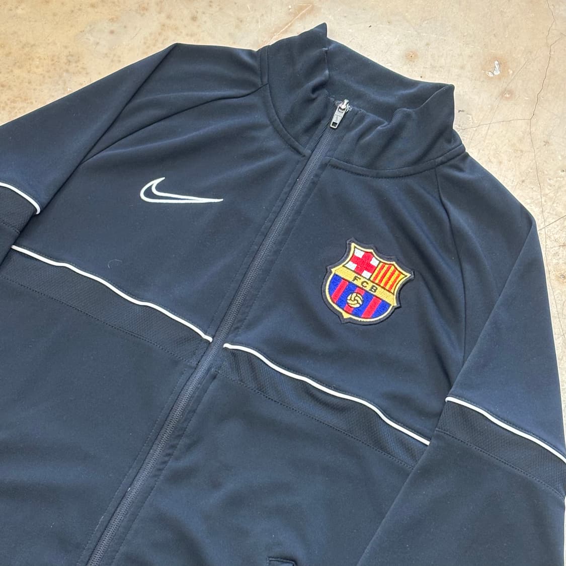 L 나이키 바르셀로나 블랙 트랙탑 상품이미지1