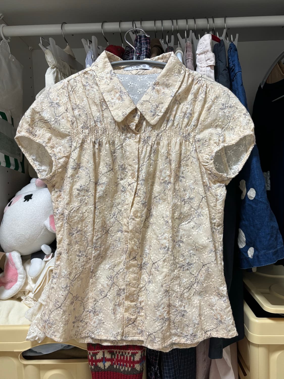 콜로신스 GIRLY EMBROIDERY BLOUSE APRICOT 상품이미지1
